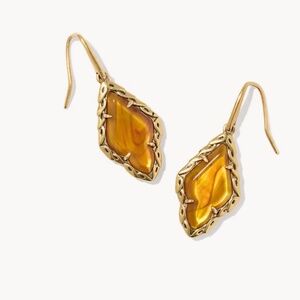 Kendra Scott Adeline Vintage Gold Drop Earrings in Marbled Amber Illusion